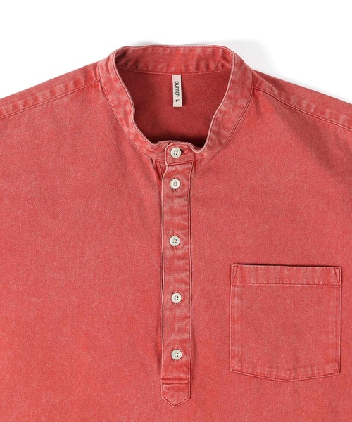 The DUFFER of ST.GEORGE（ザダファーオブセントジョージ）の「【WEB限定アイテム】PIGMENT DYE BAND COLLAR SHIRT：ピグメント加工 バンドカラー プルオーバーシャツ（シャツ/ブラウス・メンズ・スミクロ/グレイッシュブルー/カーキ/レッド・X-LARGE/LARGE/MEDIUM/SMALL）」の22枚目の写真