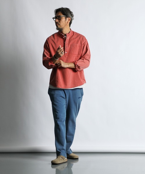 The DUFFER of ST.GEORGE（ザダファーオブセントジョージ）の「【WEB限定アイテム】PIGMENT DYE BAND COLLAR SHIRT：ピグメント加工 バンドカラー プルオーバーシャツ（シャツ/ブラウス・メンズ・スミクロ/グレイッシュブルー/カーキ/レッド・X-LARGE/LARGE/MEDIUM/SMALL）」の12枚目の写真