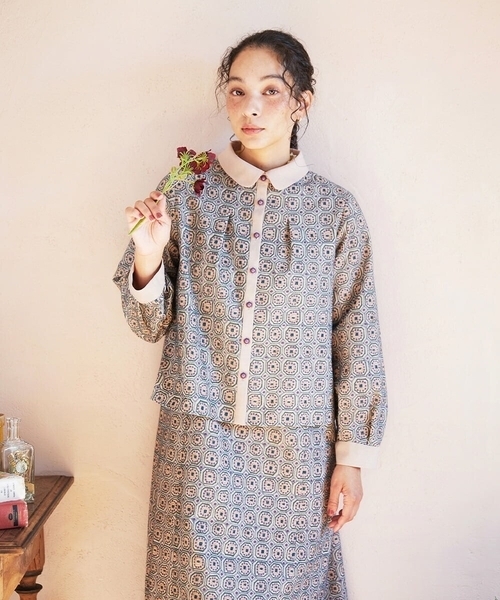 Jocomomola（ホコモモラ）の「Escudos 幾何調総刺繍ブラウス［オケージョン/セレモニー］（シャツ/ブラウス・レディース・ベージュ/ネイビー・42/40）」の2枚目の写真