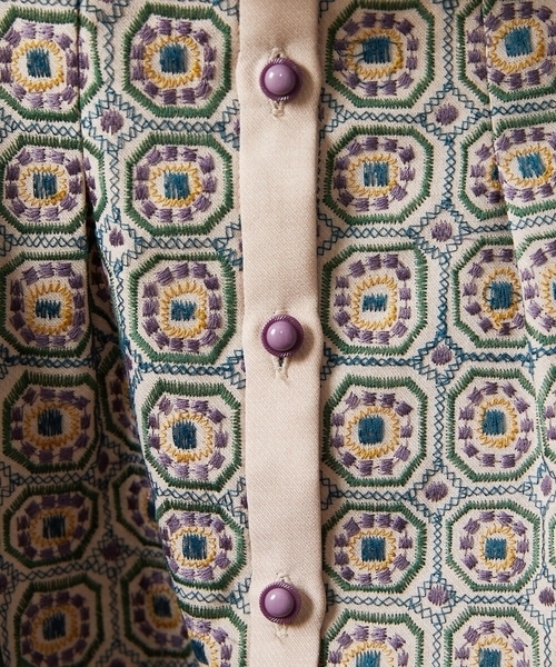 Jocomomola（ホコモモラ）の「Escudos 幾何調総刺繍ブラウス［オケージョン/セレモニー］（シャツ/ブラウス・レディース・ベージュ/ネイビー・42/40）」の15枚目の写真