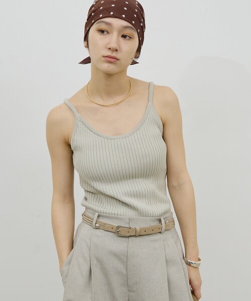 GALLARDAGALANTE(ガリャルダガランテ)の「【手洗い可】リブニットキャミソール(ニット/セーター・レディース・ベージュ/ブラック・FREE)」の2枚目の写真
