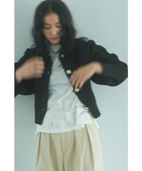 marjour（マージュール）の「GOLD BUTTON KNIT JACKET（カーディガン/ボレロ・レディース・ブラック・M）」の3枚目の写真