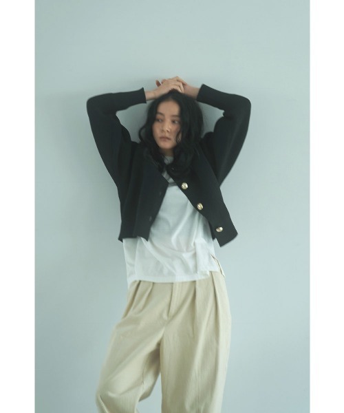 marjour（マージュール）の「GOLD BUTTON KNIT JACKET（カーディガン/ボレロ・レディース・ブラック・M）」の4枚目の写真