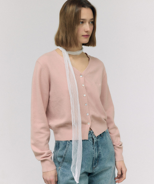ROLAROLA(ロラロラ)の「V NECK BOKASHI CARDIGAN BABY PINK(カーディガン/ボレロ・レディース・その他・FREE)」の1枚目の写真