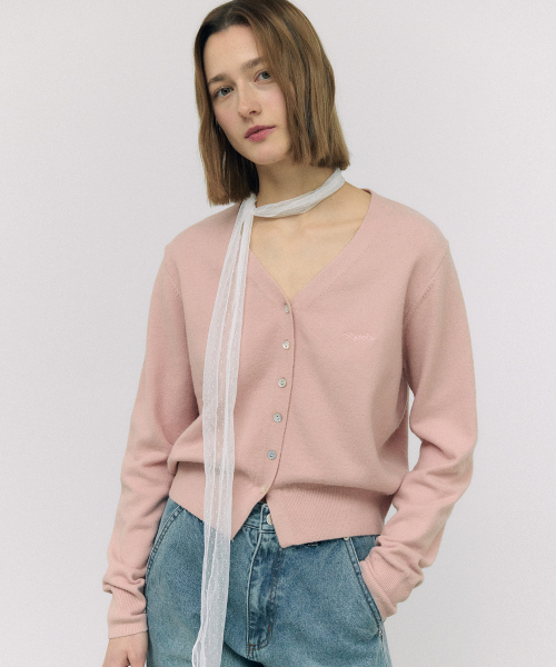 ROLAROLA(ロラロラ)の「V NECK BOKASHI CARDIGAN BABY PINK(カーディガン/ボレロ・レディース・その他・FREE)」の2枚目の写真