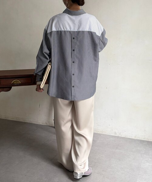 Chez toi（シェトワ）の「ストライプ後ろ切替ボタンシャツ（シャツ/ブラウス・レディース・ブラック/サックスブルー/グリーン・FREE）」の11枚目の写真