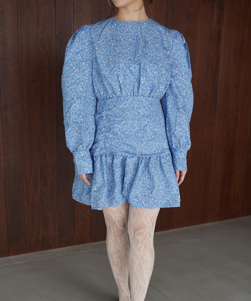 SANSeLF（サンセルフ）の「【SANSeLF】フラワープリントボリュームスリーブワンピース saw26s017（ワンピース・レディース・ブルー・FREE）」の4枚目の写真