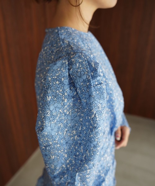 SANSeLF（サンセルフ）の「【SANSeLF】フラワープリントボリュームスリーブワンピース saw26s017（ワンピース・レディース・ブルー・FREE）」の7枚目の写真