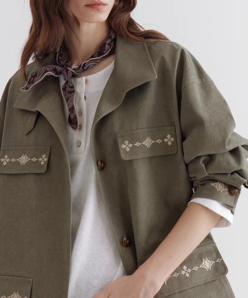 Fano Studios（ファノ ストゥディオズ）の「フェイクポケット 刺繍デザイン スタンドカラージャケット FC26W054【Fano Studios】【2026SS】（ミリタリージャケット・レディース・カーキ・FREE）」の10枚目の写真