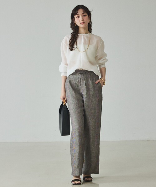 qualite（カリテ）の「【大人のリラックスパンツ】ラメリネンドロストパンツ/夏服/春服/オフィスカジュアル/リネン/セットアップ対応（その他パンツ・レディース・グレイッシュベージュ・36/38）」の2枚目の写真