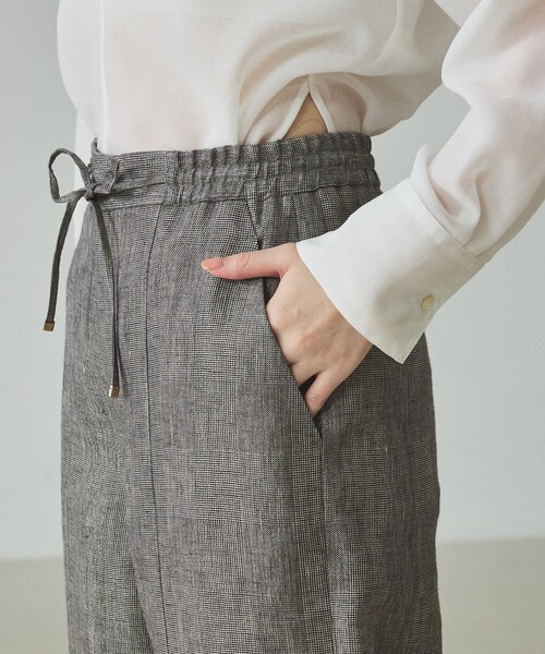 qualite（カリテ）の「【大人のリラックスパンツ】ラメリネンドロストパンツ/夏服/春服/オフィスカジュアル/リネン/セットアップ対応（その他パンツ・レディース・グレイッシュベージュ・36/38）」の13枚目の写真