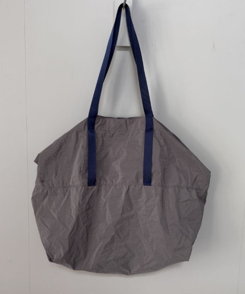 EARTH MADE(アースメイド)の「PACK-IN POCKET TOTE(ショルダーバッグ・レディース・チャコール/ブルー/グレー/ホワイト・FREE)」の1枚目の写真