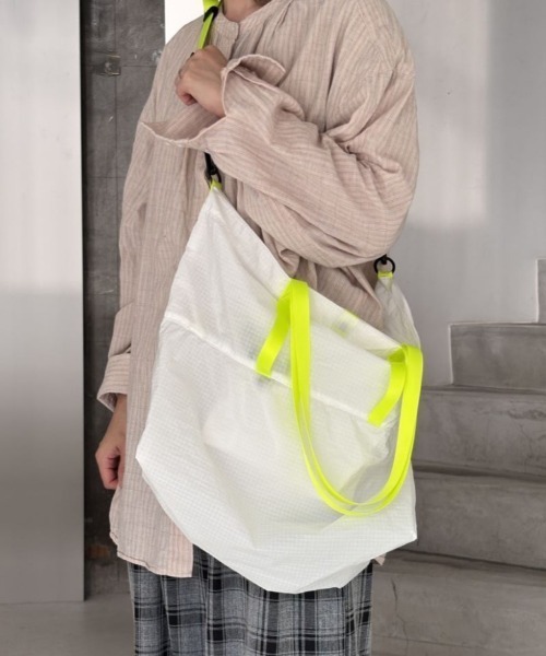 EARTH MADE(アースメイド)の「PACK-IN POCKET TOTE(ショルダーバッグ・レディース・チャコール/ブルー/グレー/ホワイト・FREE)」の2枚目の写真
