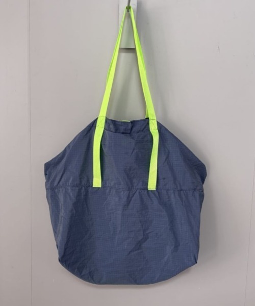 EARTH MADE(アースメイド)の「PACK-IN POCKET TOTE(ショルダーバッグ・レディース・チャコール/ブルー/グレー/ホワイト・FREE)」の4枚目の写真