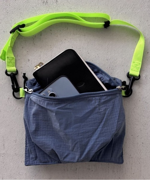 EARTH MADE(アースメイド)の「PACK-IN POCKET TOTE(ショルダーバッグ・レディース・チャコール/ブルー/グレー/ホワイト・FREE)」の13枚目の写真