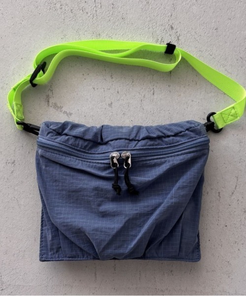 EARTH MADE(アースメイド)の「PACK-IN POCKET TOTE(ショルダーバッグ・レディース・チャコール/ブルー/グレー/ホワイト・FREE)」の17枚目の写真