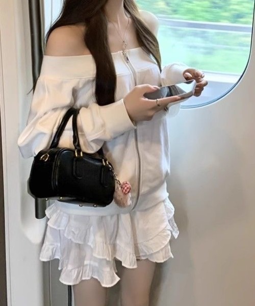 ViViDAY(ビビデー)の「ワンショルダージップアップパーカー(パーカー・レディース・ホワイト・M)」の14枚目の写真