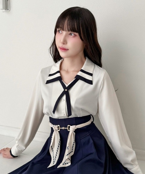 an another angelus（アンアナザーアンジェラス）の「クロスタイ付きバイカラーブラウス/fint フィント（シャツ/ブラウス・レディース・アイボリー/オフホワイト・FREE）」の2枚目の写真