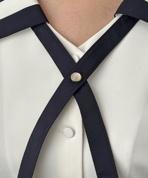 an another angelus（アンアナザーアンジェラス）の「クロスタイ付きバイカラーブラウス/fint フィント（シャツ/ブラウス・レディース・アイボリー/オフホワイト・FREE）」の14枚目の写真