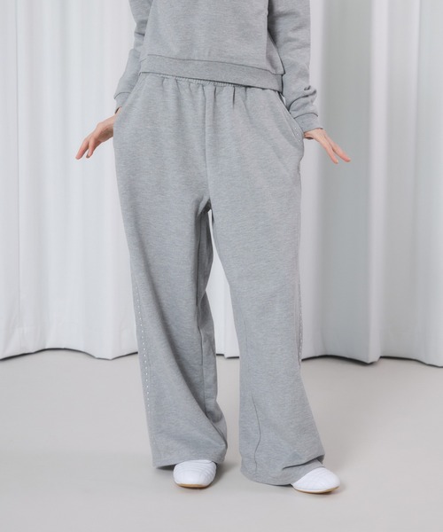 FCMM(エフシーエムエム)の「【日本限定】STUDS SWEAT PANTS / スタッズスウェットパンツ(スウェットパンツ・レディース・ネイビー/グレー・MEDIUM/SMALL)」の3枚目の写真