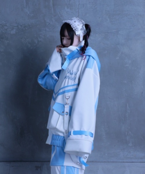 Amilige(アミリージュ)の「コウモリクロスバイカラージャージトップス(パーカー・レディース・ブラック×パープル/ブラック×ホワイト/ホワイト×ブルー・FREE)」の7枚目の写真