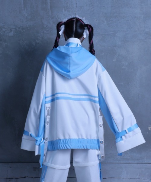 Amilige(アミリージュ)の「コウモリクロスバイカラージャージトップス(パーカー・レディース・ブラック×パープル/ブラック×ホワイト/ホワイト×ブルー・FREE)」の8枚目の写真