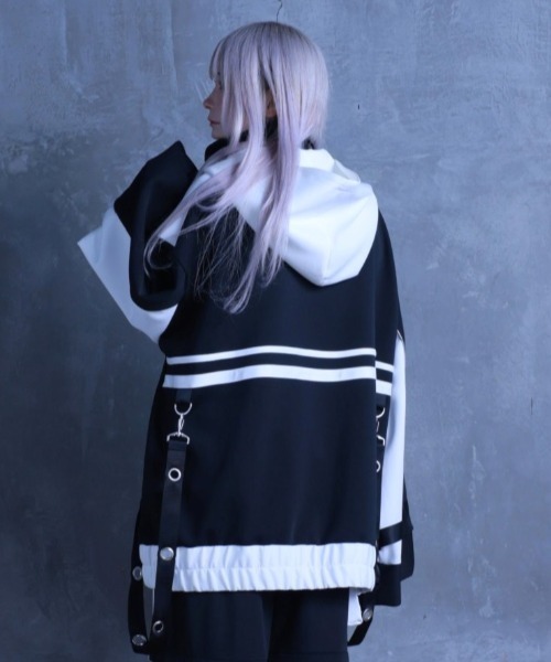 Amilige(アミリージュ)の「コウモリクロスバイカラージャージトップス(パーカー・レディース・ブラック×パープル/ブラック×ホワイト/ホワイト×ブルー・FREE)」の10枚目の写真