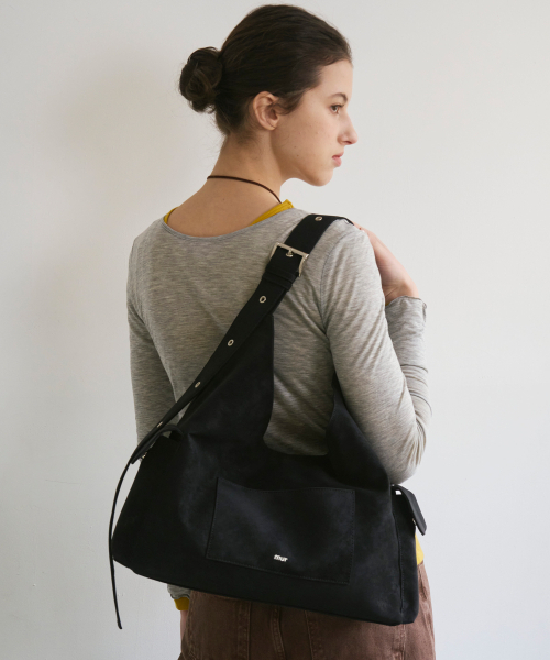 mur（ミュール）の「Noma Pocket Hobo Bag (7color)（ショルダーバッグ・レディース・ブラック/ダークブラウン/イエロー/Cream/バーガンディー/ネイビー/ベージュ・FREE）」の9枚目の写真