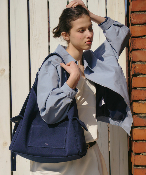 mur（ミュール）の「Noma Pocket Hobo Bag (7color)（ショルダーバッグ・レディース・ブラック/ダークブラウン/イエロー/Cream/バーガンディー/ネイビー/ベージュ・FREE）」の12枚目の写真