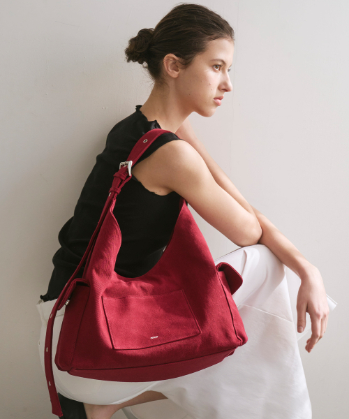 mur（ミュール）の「Noma Pocket Hobo Bag (7color)（ショルダーバッグ・レディース・ブラック/ダークブラウン/イエロー/Cream/バーガンディー/ネイビー/ベージュ・FREE）」の13枚目の写真