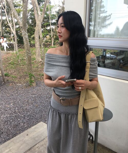 mur（ミュール）の「Noma Pocket Hobo Bag (7color)（ショルダーバッグ・レディース・ブラック/ダークブラウン/イエロー/Cream/バーガンディー/ネイビー/ベージュ・FREE）」の15枚目の写真