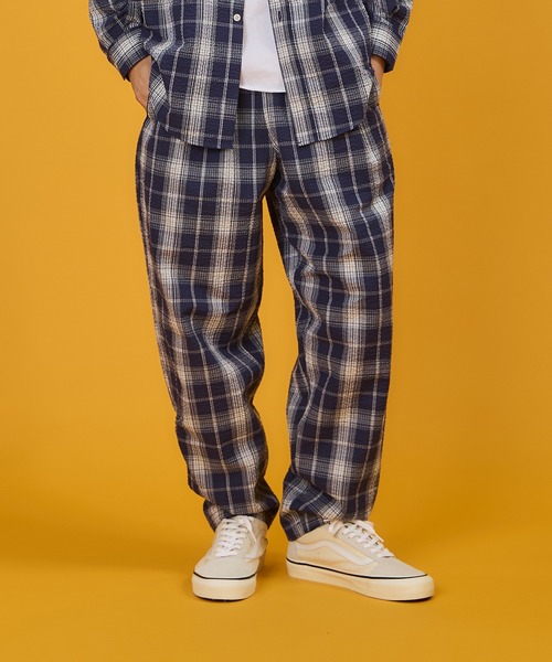 BURLAP OUTFITTER(バーラップアウトフィッター)の「BURLAP OUTFITTER 【バーラップアウトフィッター】 - SEERSUCKER PLAID TRACK PANT(その他パンツ・メンズ・ブラック系/ネイビー系/ホワイト×ブラック・LARGE/X-LARGE/MEDIUM)」の3枚目の写真