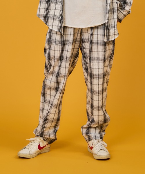 BURLAP OUTFITTER(バーラップアウトフィッター)の「BURLAP OUTFITTER 【バーラップアウトフィッター】 - SEERSUCKER PLAID TRACK PANT(その他パンツ・メンズ・ブラック系/ネイビー系/ホワイト×ブラック・LARGE/X-LARGE/MEDIUM)」の2枚目の写真