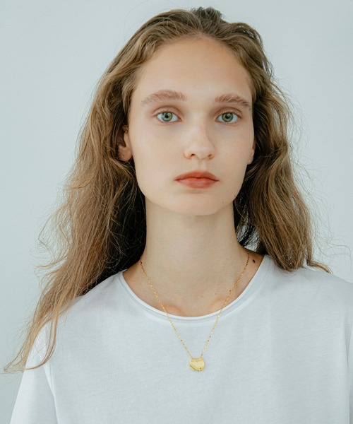 LAPUIS(ラピュイ)の「LAPUIS(ラピュイ)Bijou Plate necklace(ネックレス・レディース・ゴールド/マルチ・FREE)」の4枚目の写真