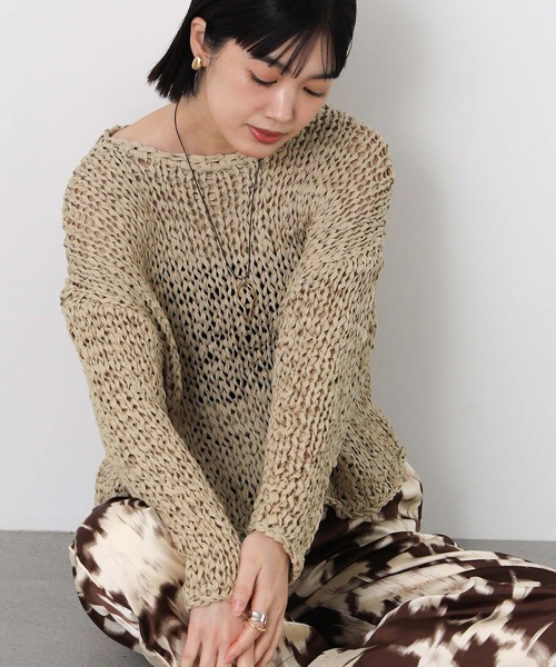 Gready Brilliant(グレディブリリアン)の「テープヤーンハンドボートネックニット(ニット/セーター・レディース・オフホワイト/ブラック/ベージュ・FREE)」の3枚目の写真