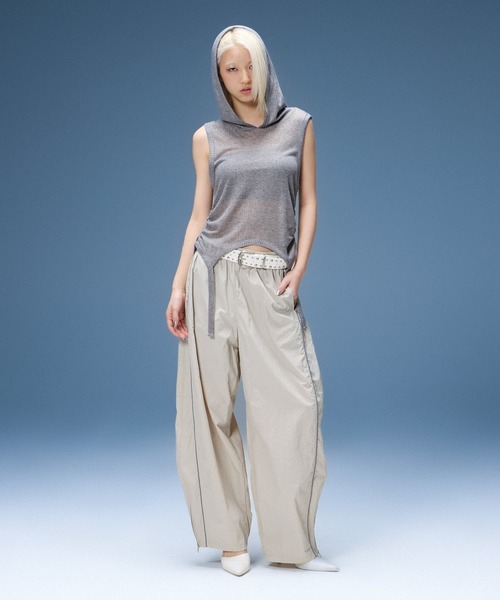 X-girl(エックスガール)の「SHEER SLEEVELESS RIBBED HOODED TOP(タンクトップ・レディース・アッシュ/ブラック・ONE SIZE)」の4枚目の写真