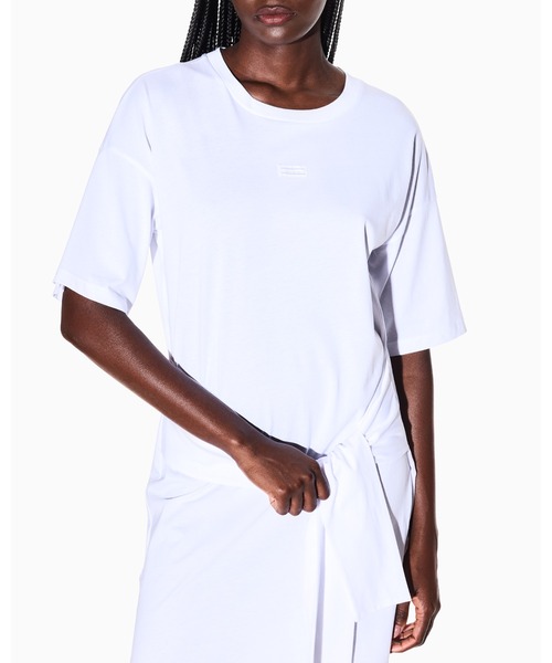 ARMANI EXCHANGE(アルマーニエクスチェンジ)の「【A|X アルマーニ エクスチェンジ】WE ウエストマーク 半袖クルーネックTシャツワンピース(EC限定カラー含)(ワンピース・レディース・ホワイト/ブラック・MEDIUM/SMALL/X-LARGE/X-SMALL/LARGE)」の4枚目の写真