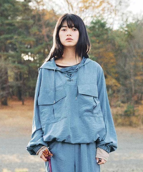 MEDE19F(メデジュウキュウ)の「MEDE19F フェイクスウェードのアノラックパーカー〈スカイテールブルー〉(パーカー・レディース・ブルー・L/M/LL)」の1枚目の写真