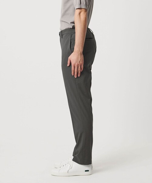 UNITED ARROWS(ユナイテッドアローズ)の「ドビー ノープリーツ テーパード パンツ UA COZY ウォッシャブル タテヨコストレッチ 防しわ 撥水(スラックス・メンズ・グレー系/ネイビー・L/M/XL/XXXL/XXL/S)」の9枚目の写真