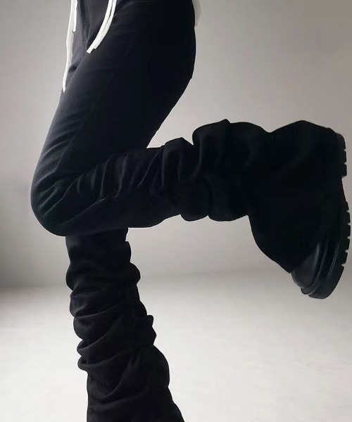 Vipoa(ヴィポア)の「裾タックフレアスリムデニムパンツ(その他パンツ・レディース・ブラック・LARGE/MEDIUM)」の8枚目の写真