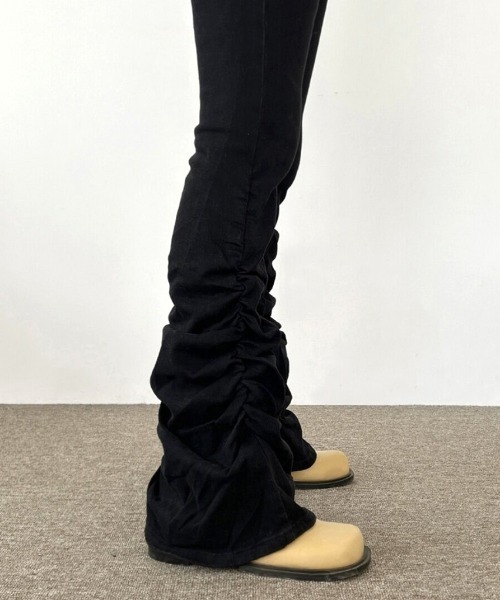 Vipoa(ヴィポア)の「裾タックフレアスリムデニムパンツ(その他パンツ・レディース・ブラック・LARGE/MEDIUM)」の11枚目の写真