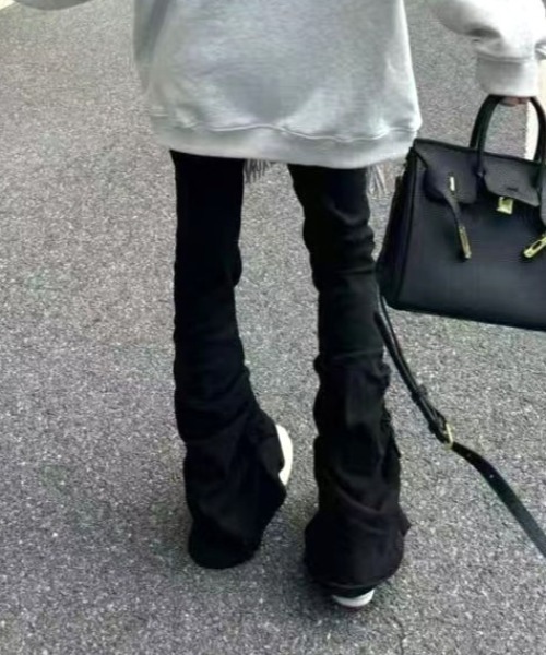 Vipoa(ヴィポア)の「裾タックフレアスリムデニムパンツ(その他パンツ・レディース・ブラック・LARGE/MEDIUM)」の19枚目の写真