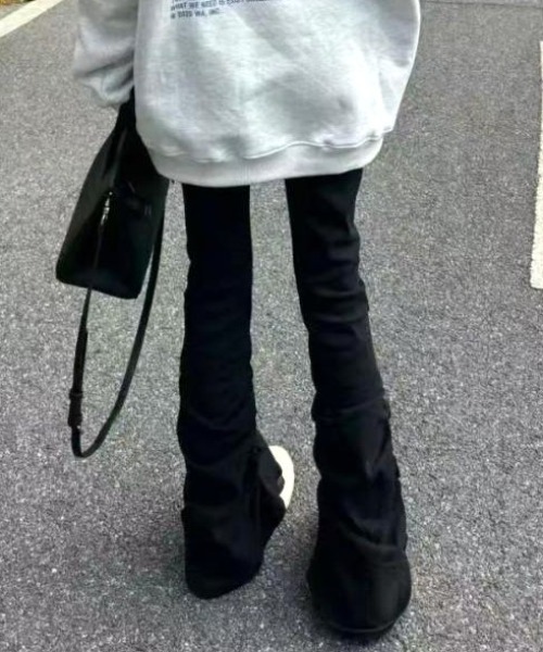 Vipoa(ヴィポア)の「裾タックフレアスリムデニムパンツ(その他パンツ・レディース・ブラック・LARGE/MEDIUM)」の21枚目の写真