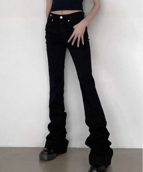 Vipoa(ヴィポア)の「裾タックフレアスリムデニムパンツ(その他パンツ・レディース・ブラック・LARGE/MEDIUM)」の16枚目の写真