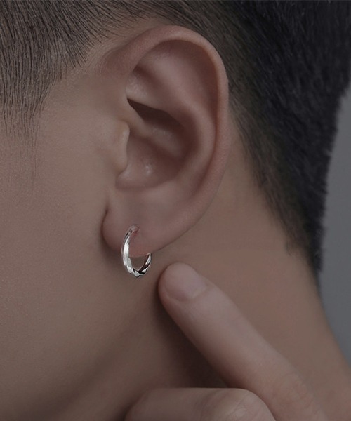 WARAIJOGO(ワライジョウゴ)の「ツイストフープイヤリング / ノンホール シルバー 10mm ユニセックス メンズイヤリング 韓国系 Y2K 古着MIX シンプルイヤリング(DAY)(イヤリング・メンズ・シルバー・FREE)」の1枚目の写真