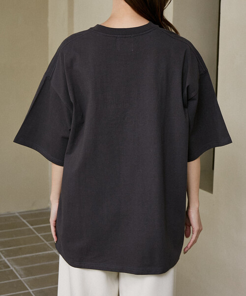 MARY QUANT(マリークワント)の「【待望の再入荷!】MARY QUANT × PUBLUX/マリークワント ドット柄 刺繍 ロゴ Tシャツ 限定展開(Tシャツ/カットソー・レディース・ネイビー/ブラック/チャコールグレー/ダークグレー・MEDIUM/SMALL)」の6枚目の写真