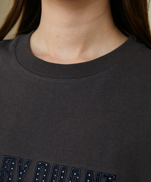 MARY QUANT(マリークワント)の「【待望の再入荷!】MARY QUANT × PUBLUX/マリークワント ドット柄 刺繍 ロゴ Tシャツ 限定展開(Tシャツ/カットソー・レディース・ネイビー/ブラック/チャコールグレー/ダークグレー・MEDIUM/SMALL)」の7枚目の写真