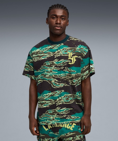 PUMA(プーマ)の「PUMA プーマ ユニセックス バスケットボール LA FRANCE サプライ AOP 半袖 Tシャ(Tシャツ/カットソー・メンズ・グリーン系その他・LARGE/MEDIUM/X-SMALL/SMALL/X-LARGE)」の1枚目の写真