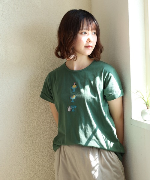 Emago(イマゴ)の「EMAGO プリン刺繍レギュラーT 半袖(Tシャツ/カットソー・レディース・アイボリー/グリーン/ネイビー・FREE)」の1枚目の写真