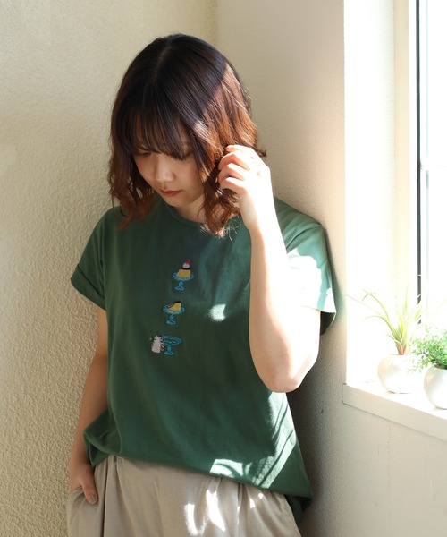 Emago(イマゴ)の「EMAGO プリン刺繍レギュラーT 半袖(Tシャツ/カットソー・レディース・アイボリー/グリーン/ネイビー・FREE)」の14枚目の写真